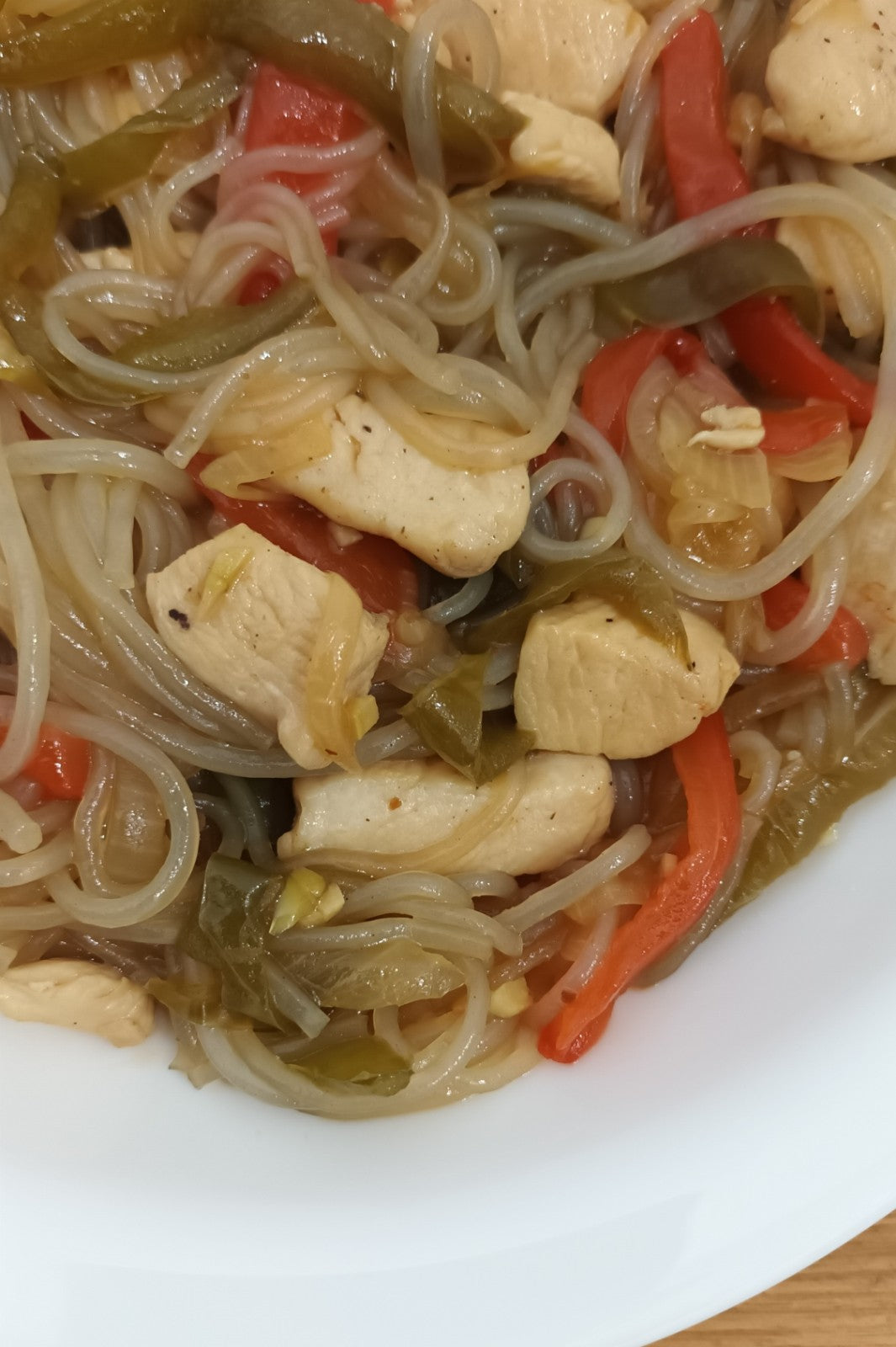 Noodles de batata con pollo