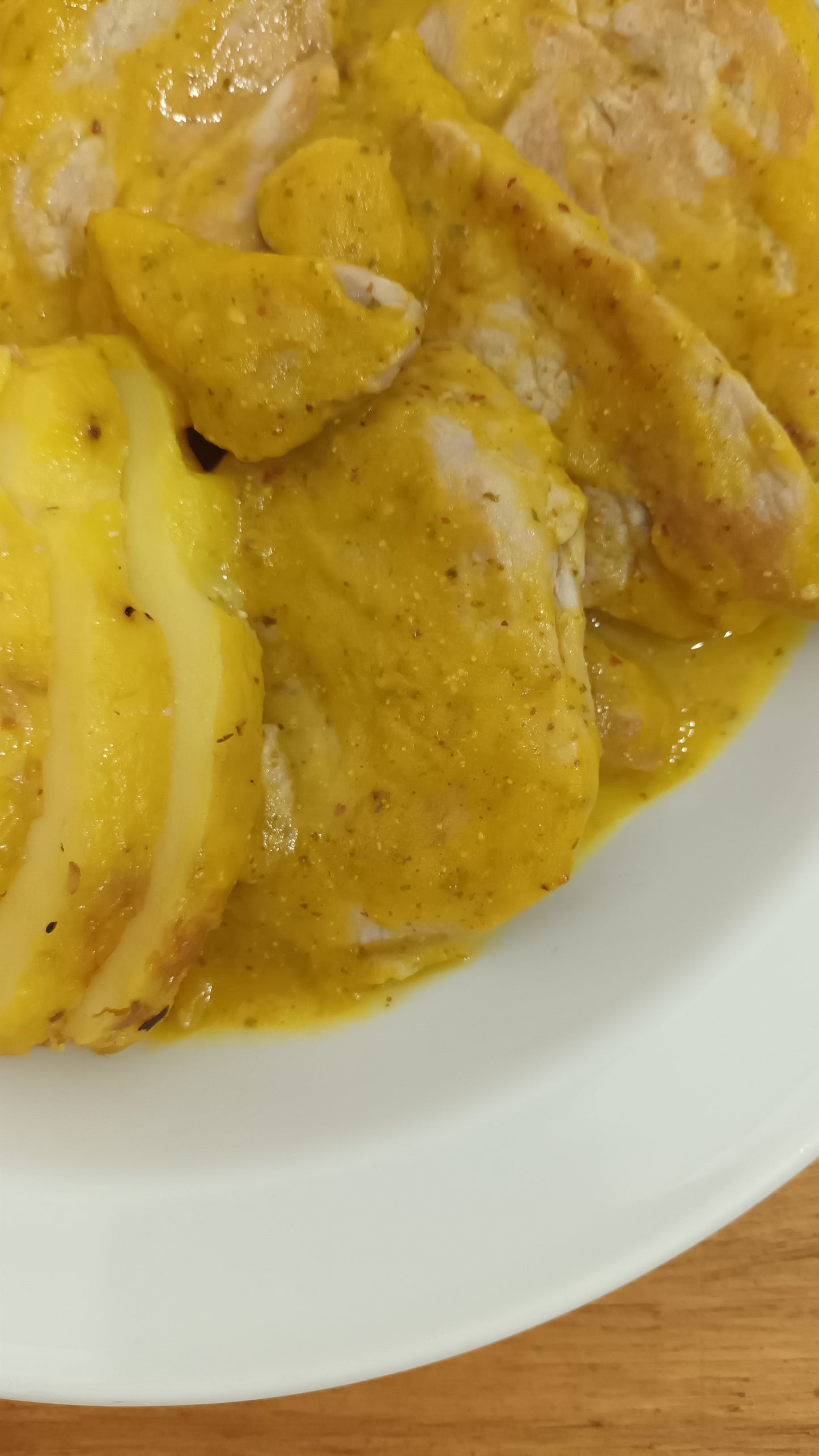 Solomillo de cerdo en salsa de limón y albahaca - ensupuntoadomicilio