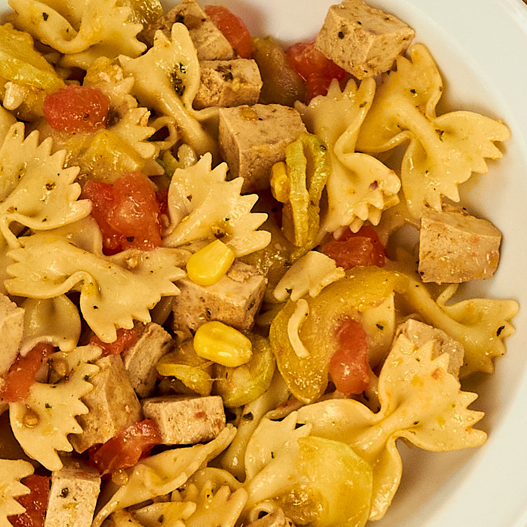 Ensalada de farfalle con tofu - ensupuntoadomicilio