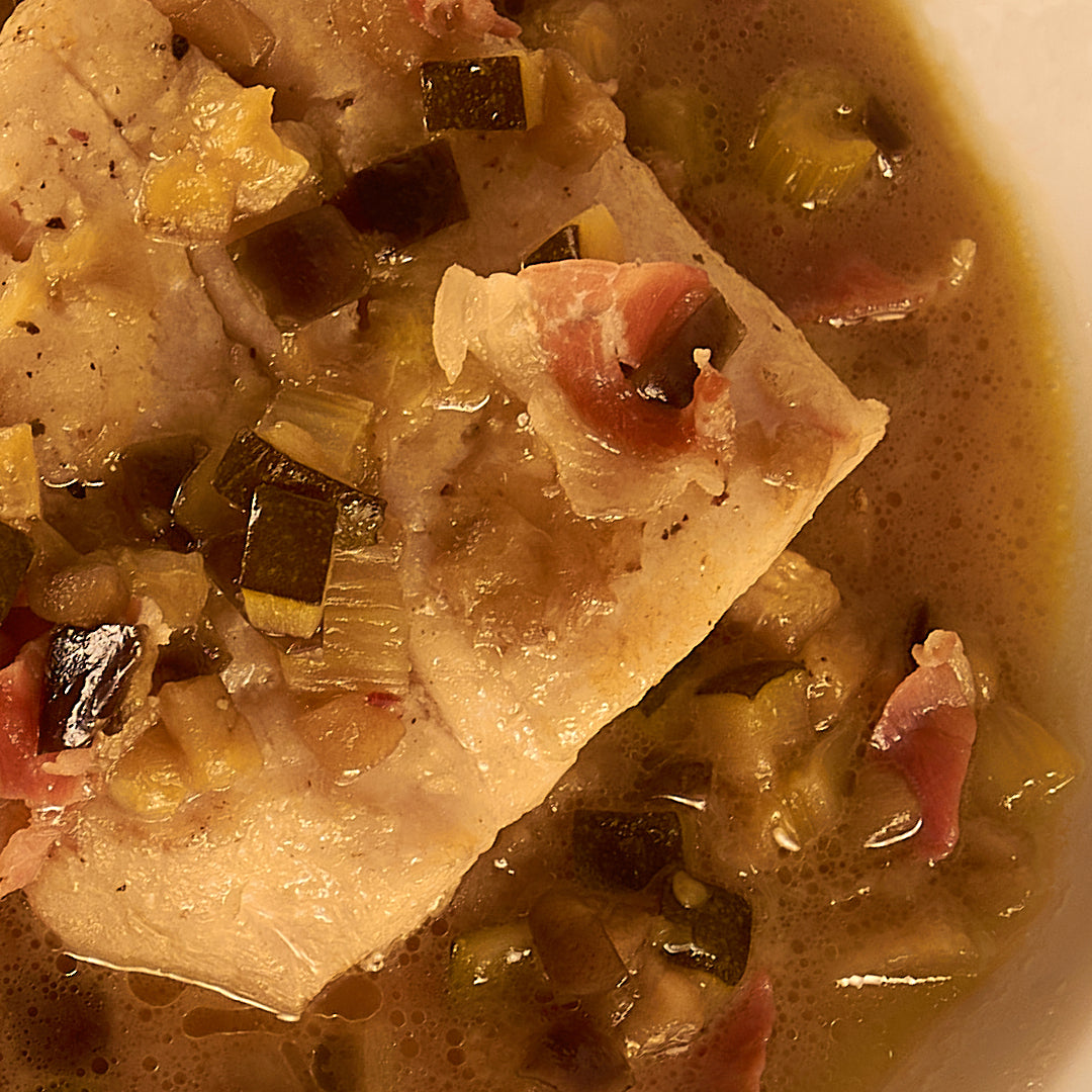 Merluza con verduras y jamón - ensupuntoadomicilio