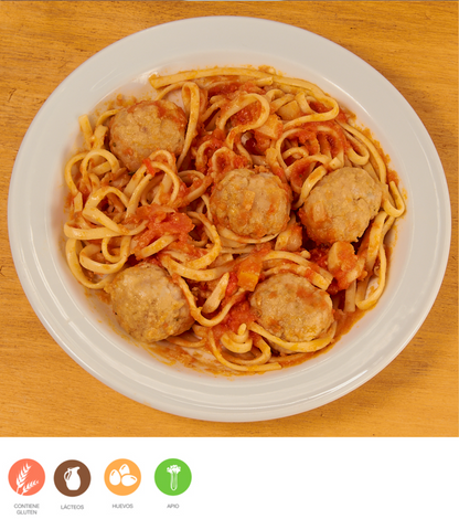 Tallarines con albóndigas de ternera - ensupuntoadomicilio